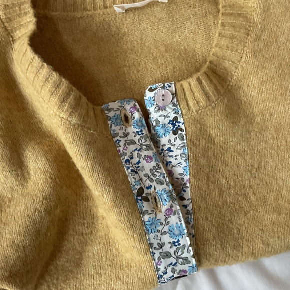 Urban Daisy Yellow Button-Up Women's Sweater, M/L - Picture 7 of 7